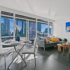 Stunning 1 Bed In Yaletown Panoramic Views Vancouver